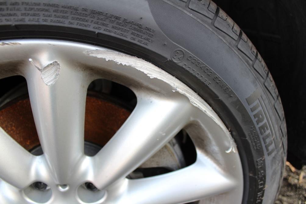 tirelli wheel damaged in accident